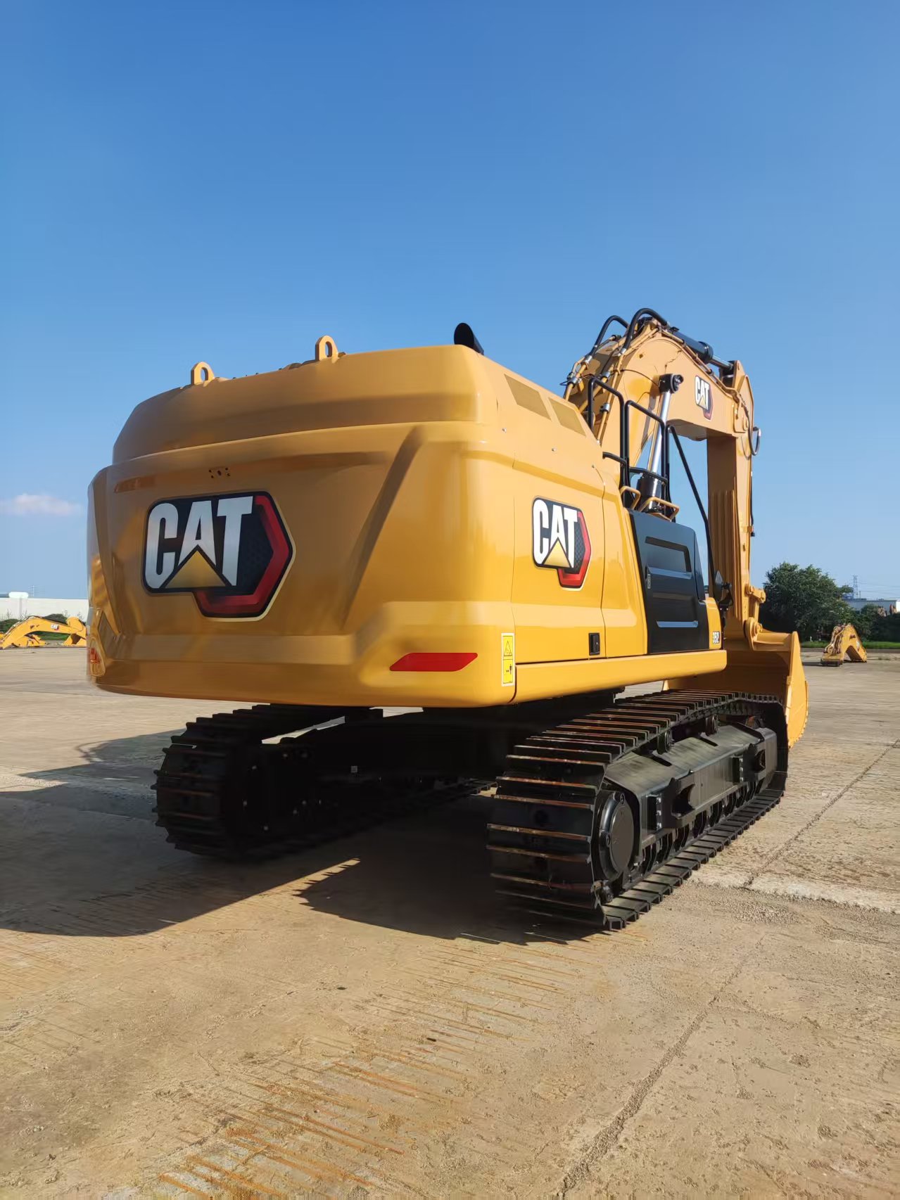 2026 0H Earthmoving Machinery Caterpillar 352