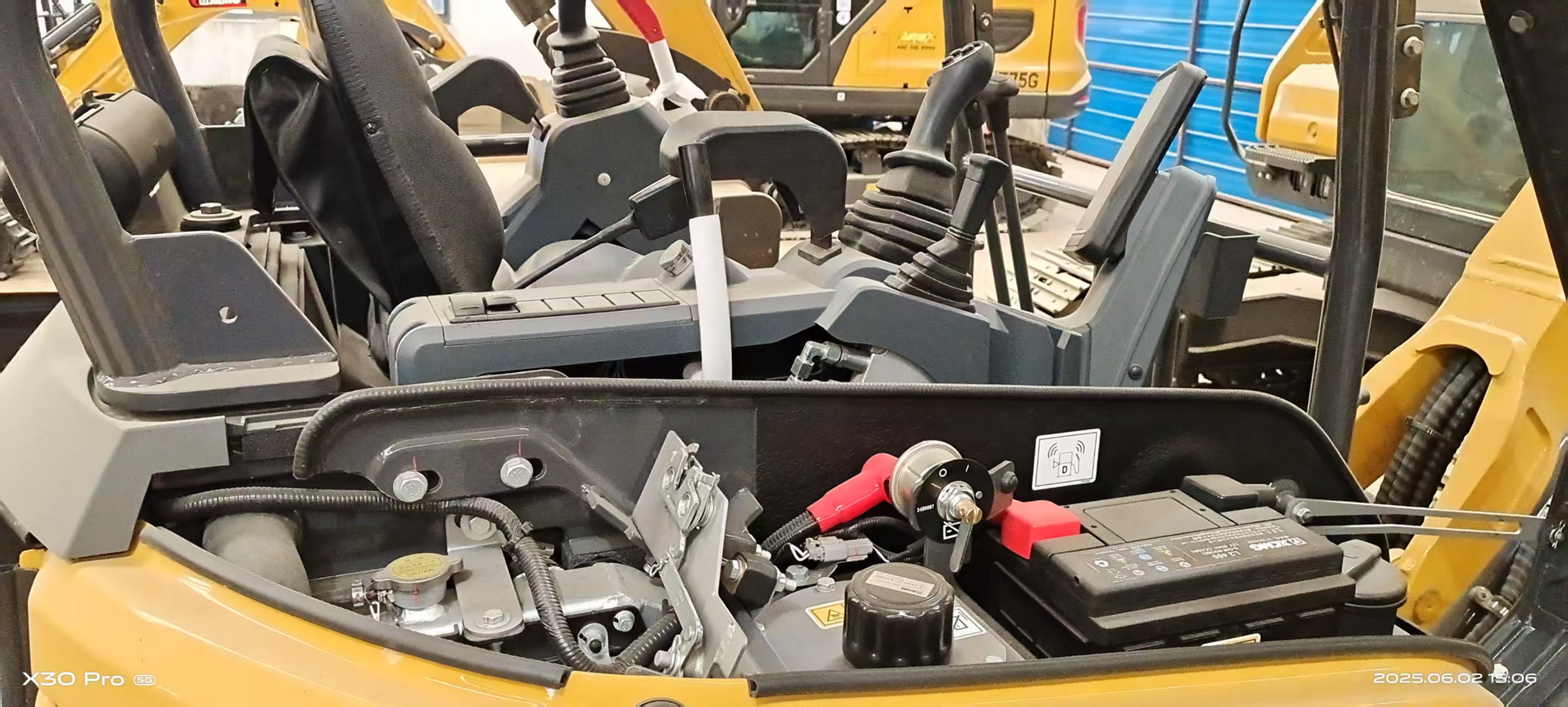 2026 0H Earthmoving Machinery XE26U