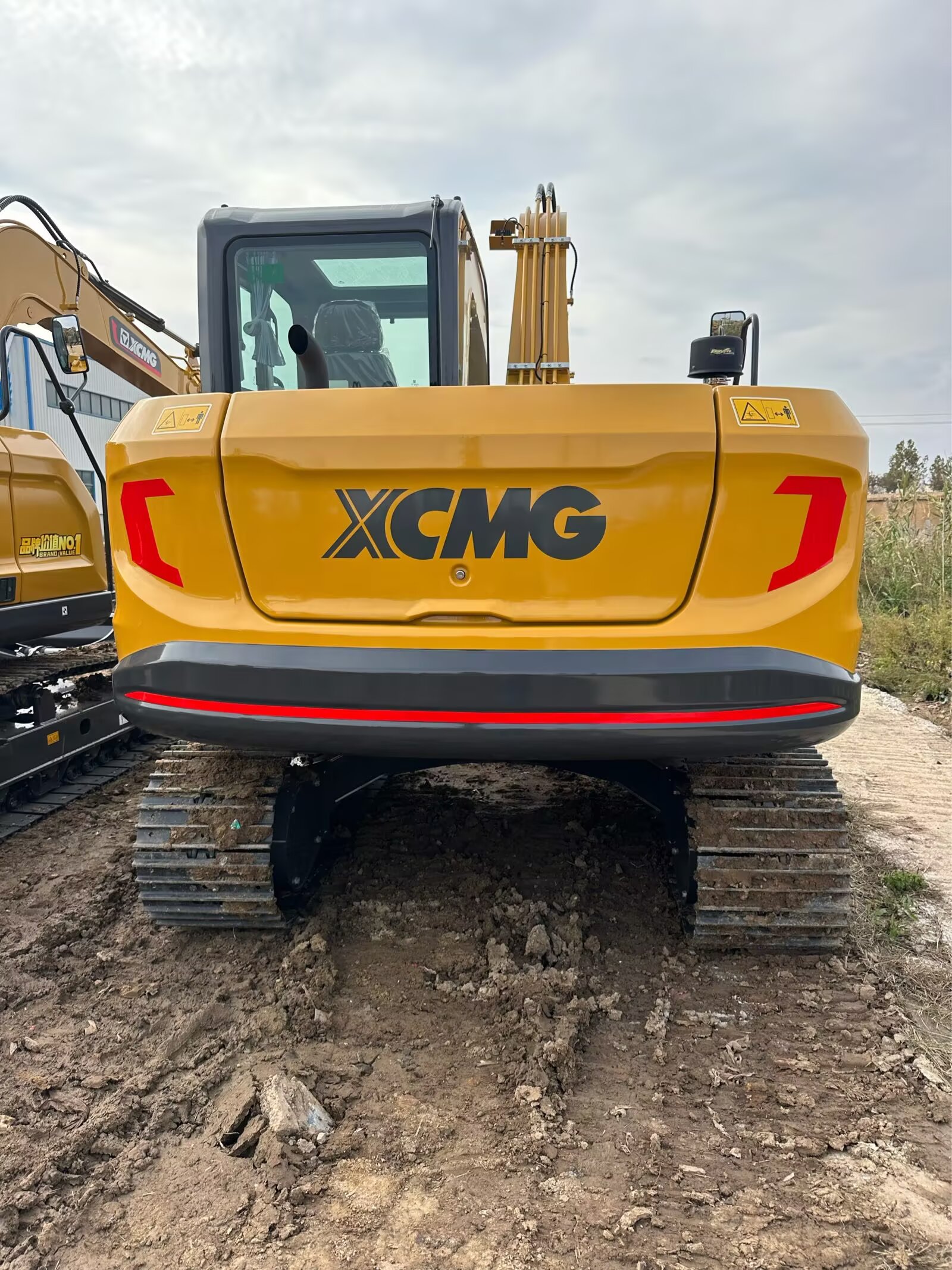 2026 0H Earthmoving Machinery XE75GA