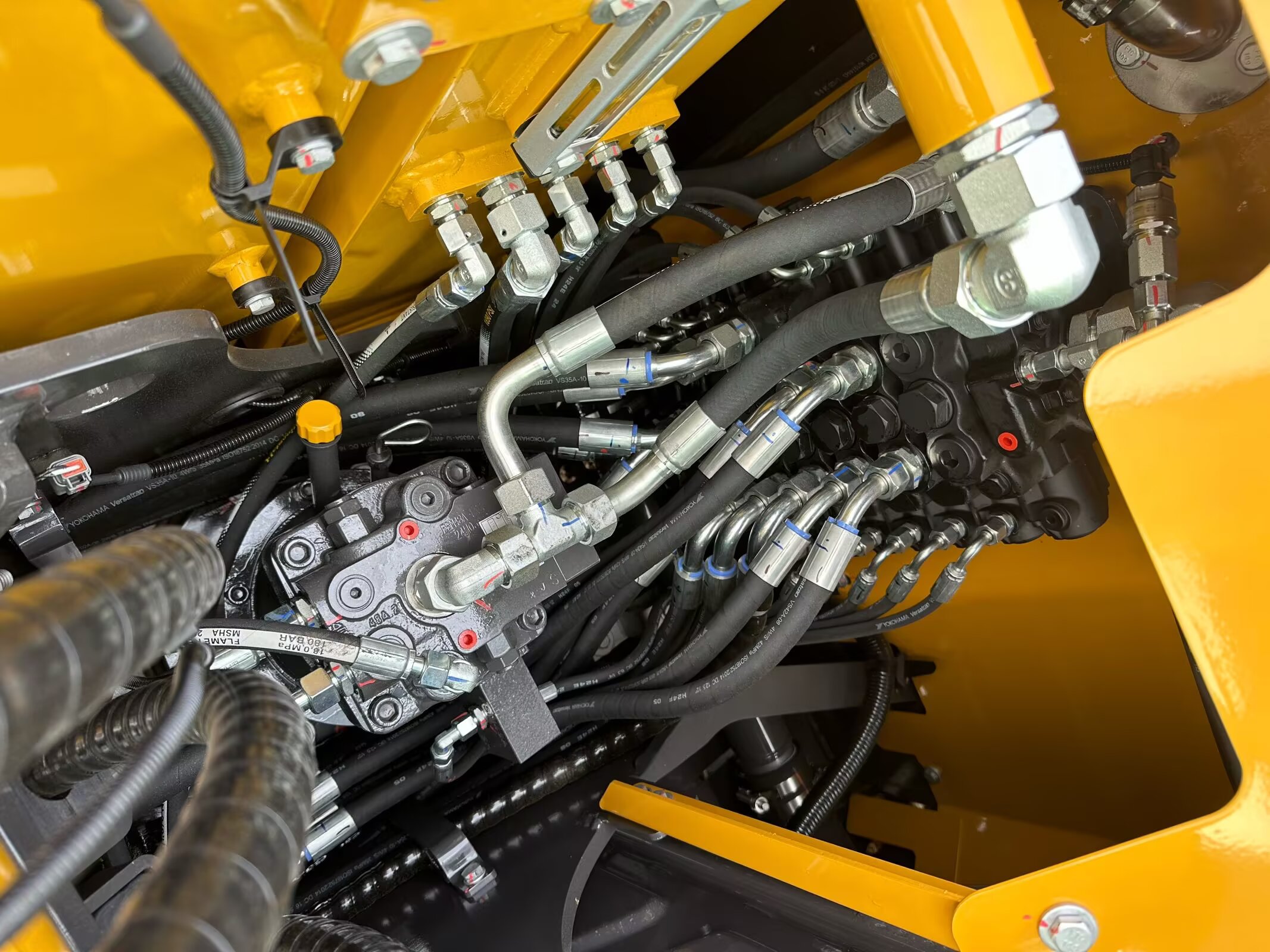 2026 0H Earthmoving Machinery XE75GA