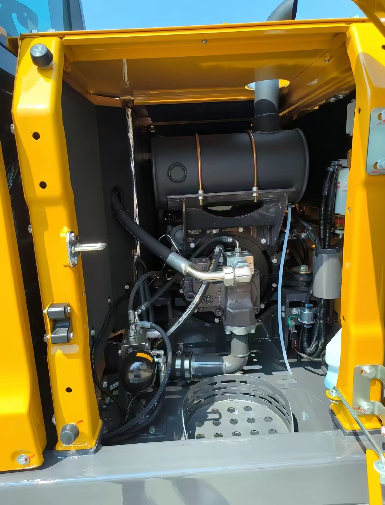 2026 0H Earthmoving Machinery XE75GA