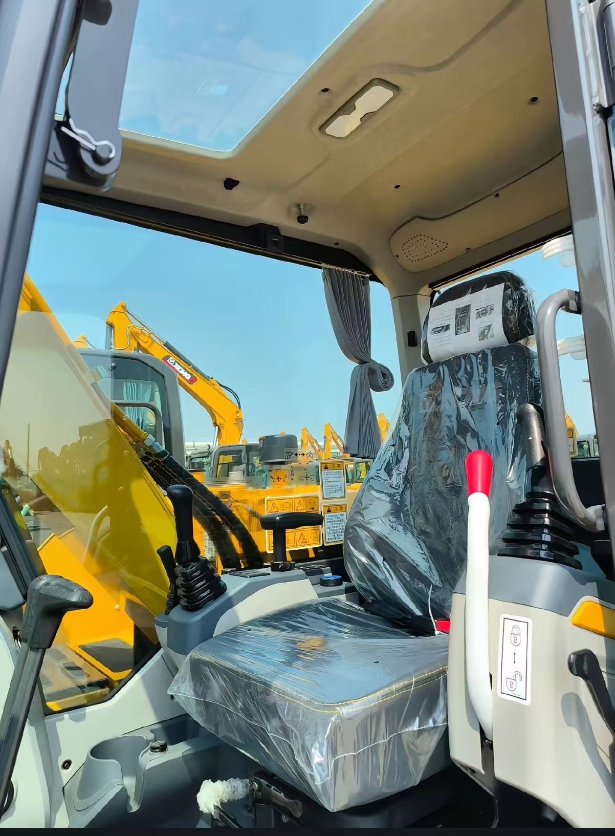 2026 0H Earthmoving Machinery XE75GA