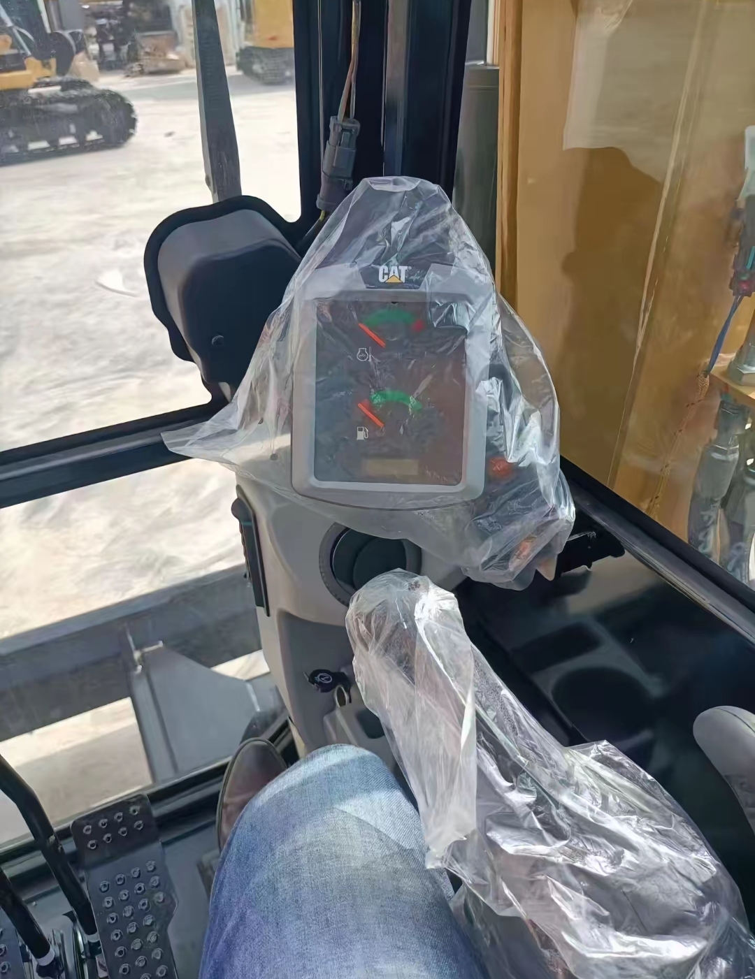 2026 0H Earthmoving Machinery Caterpillar 305.5