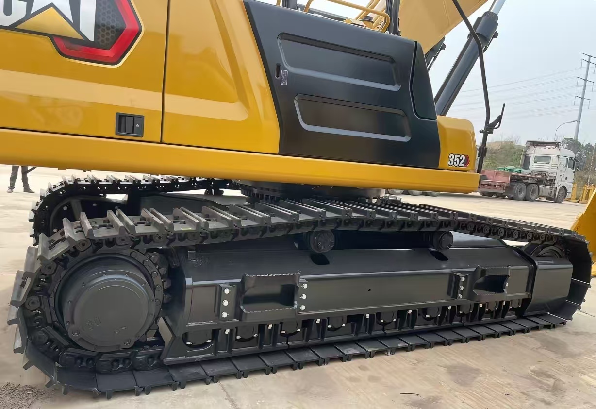 2026 0H Earthmoving Machinery Caterpillar 352