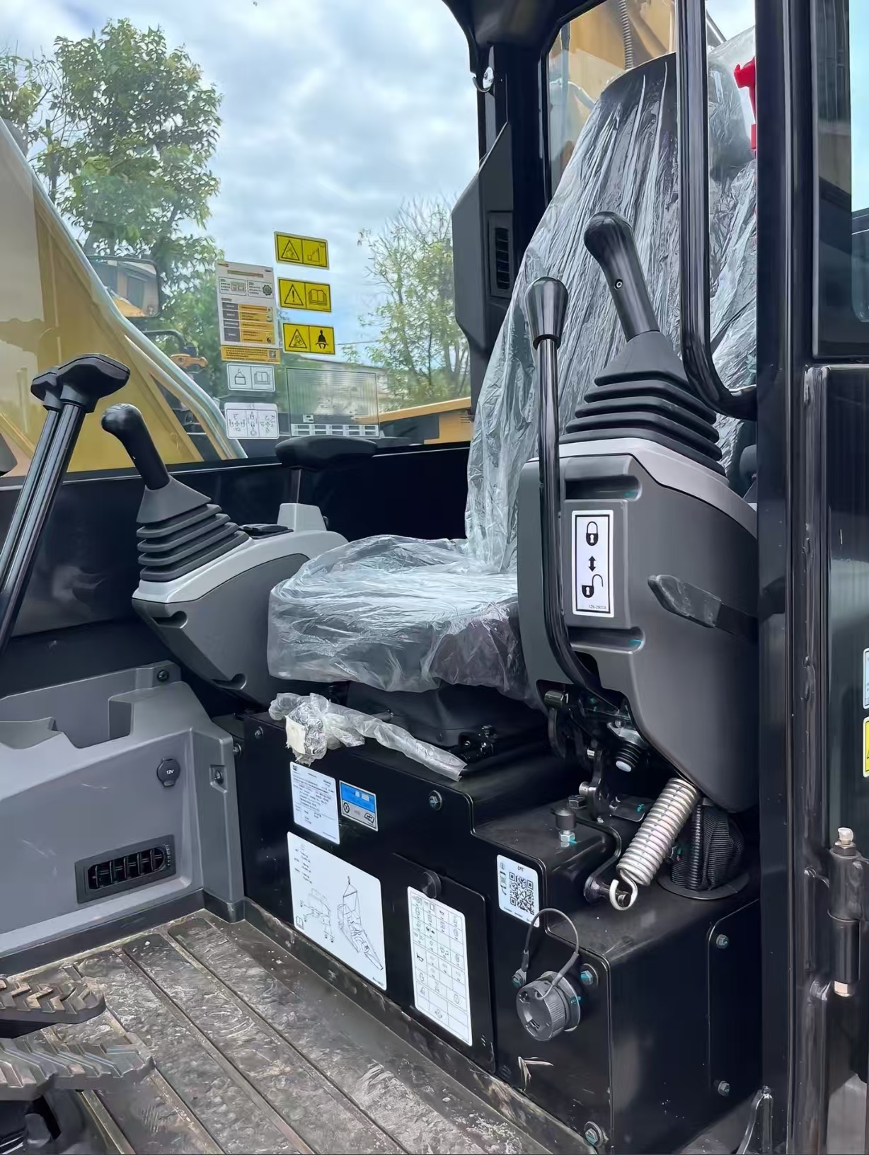 2026 0H Earthmoving Machinery Caterpillar 307.5