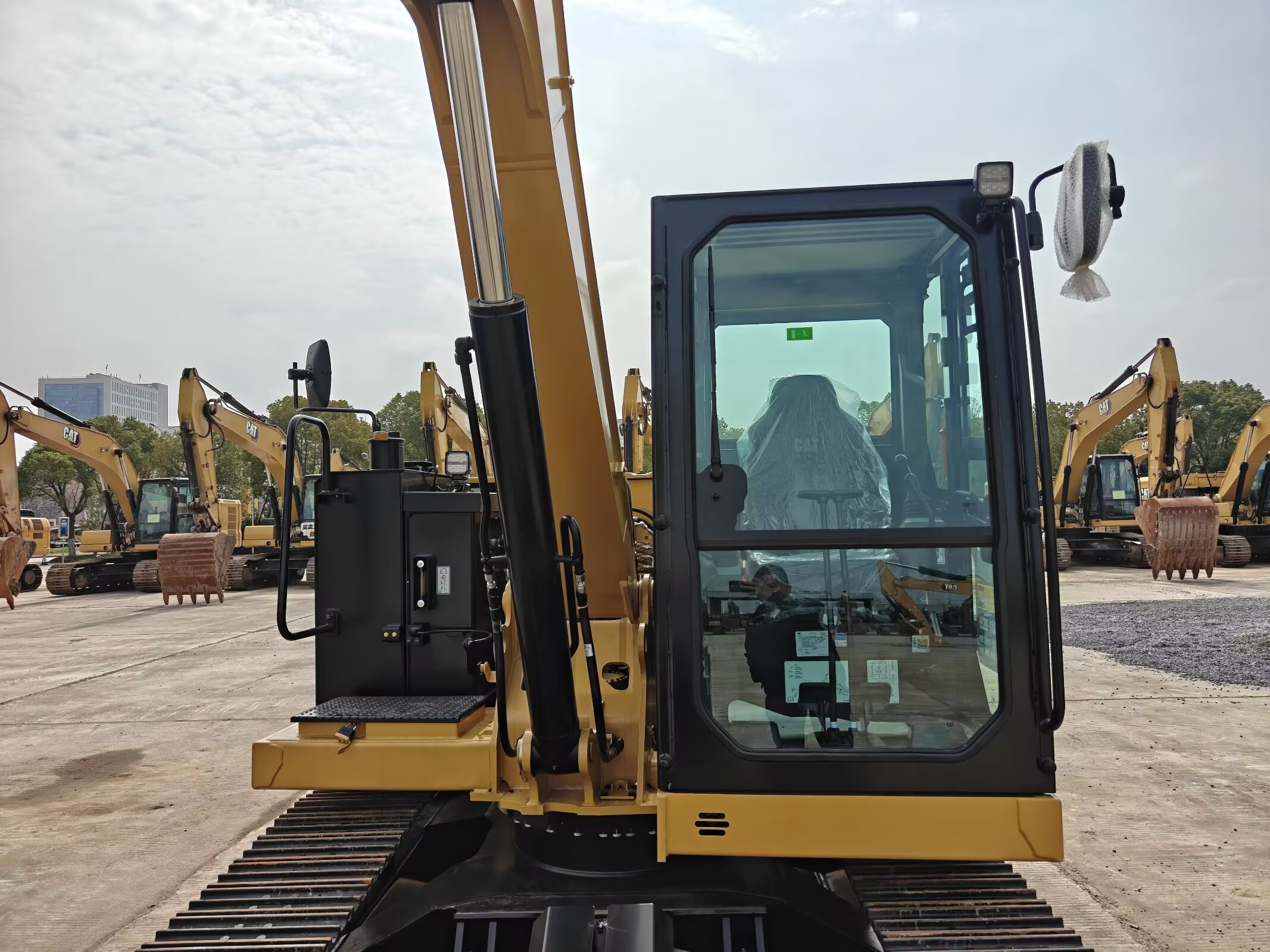 2026 0H Earthmoving Machinery Caterpillar 307
