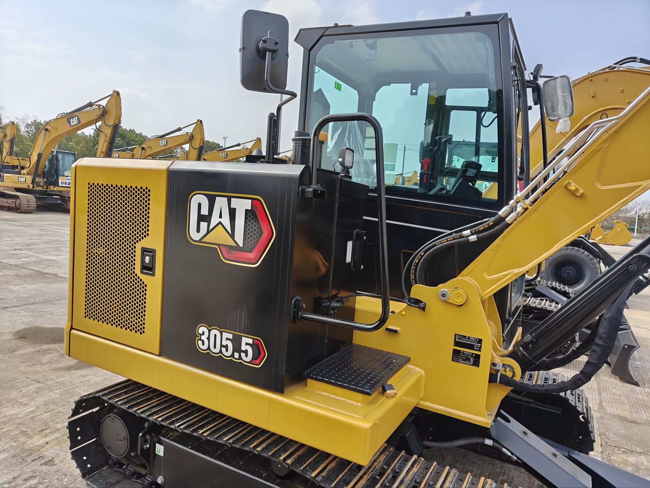 2026 0H Earthmoving Machinery Caterpillar 305.5