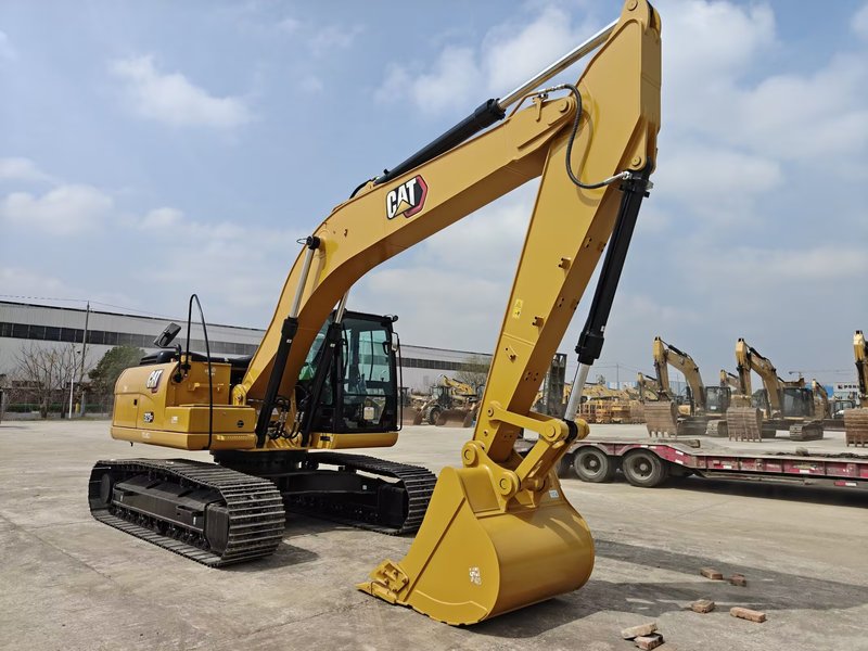 2026 Earthmoving Machinery Caterpillar 323GX