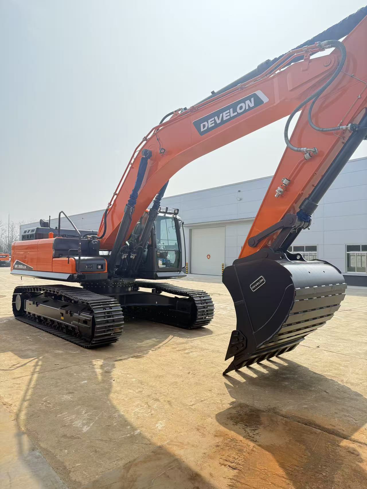 2026 0H Excavator Develon DX360LCA
