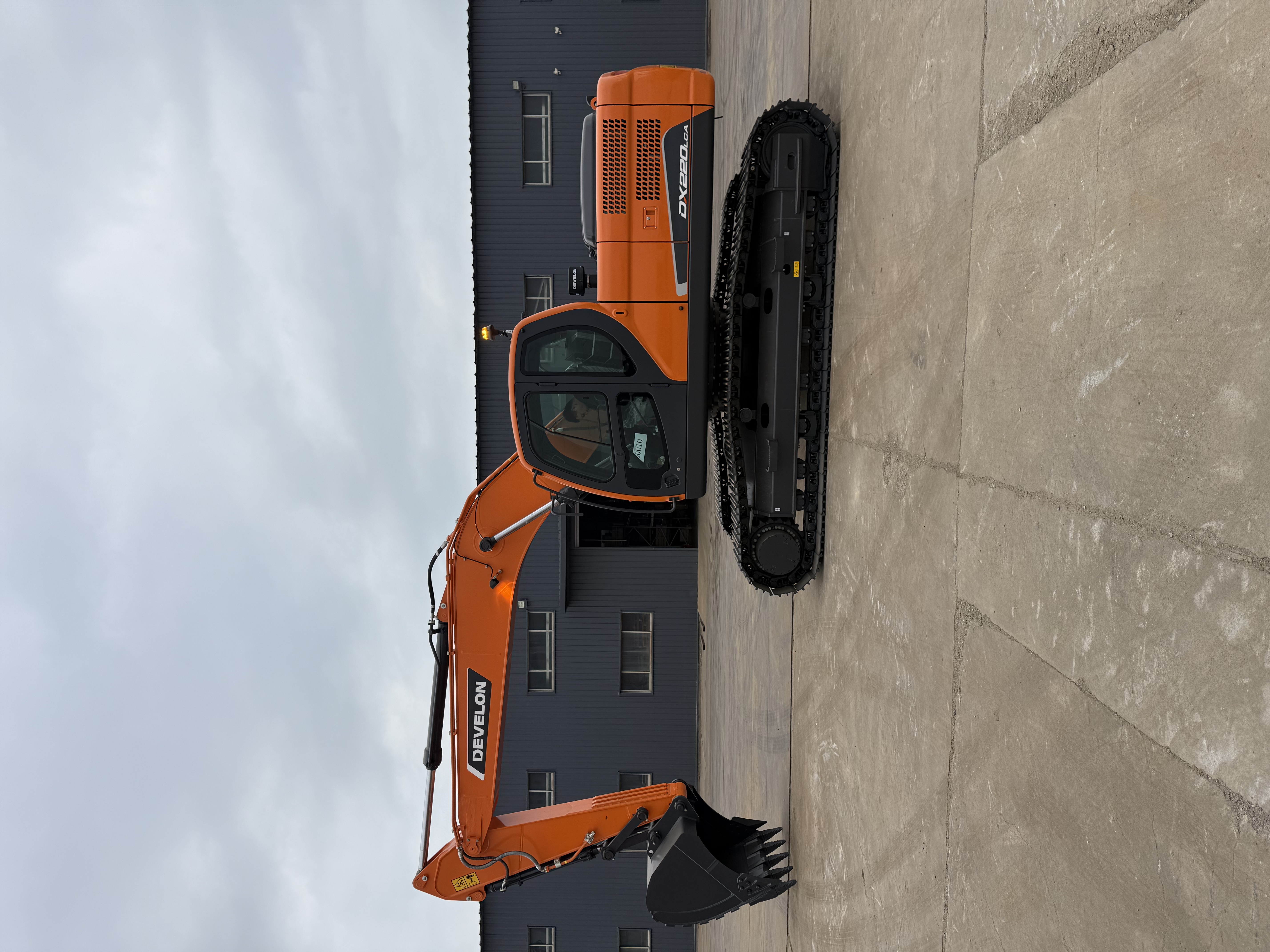 2026 0H Excavator Develon DX220LCA