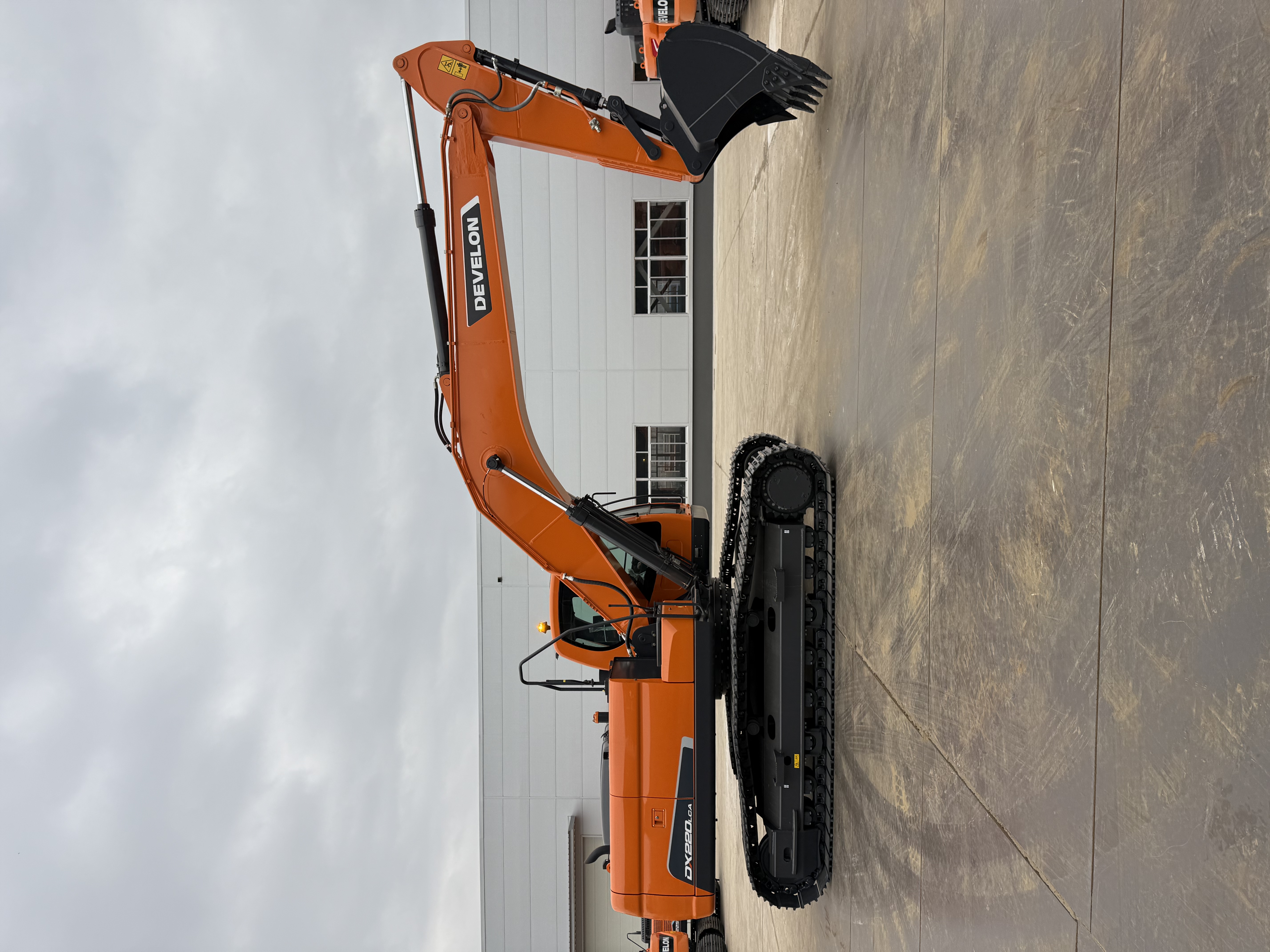 2026 0H Excavator Develon DX220LCA