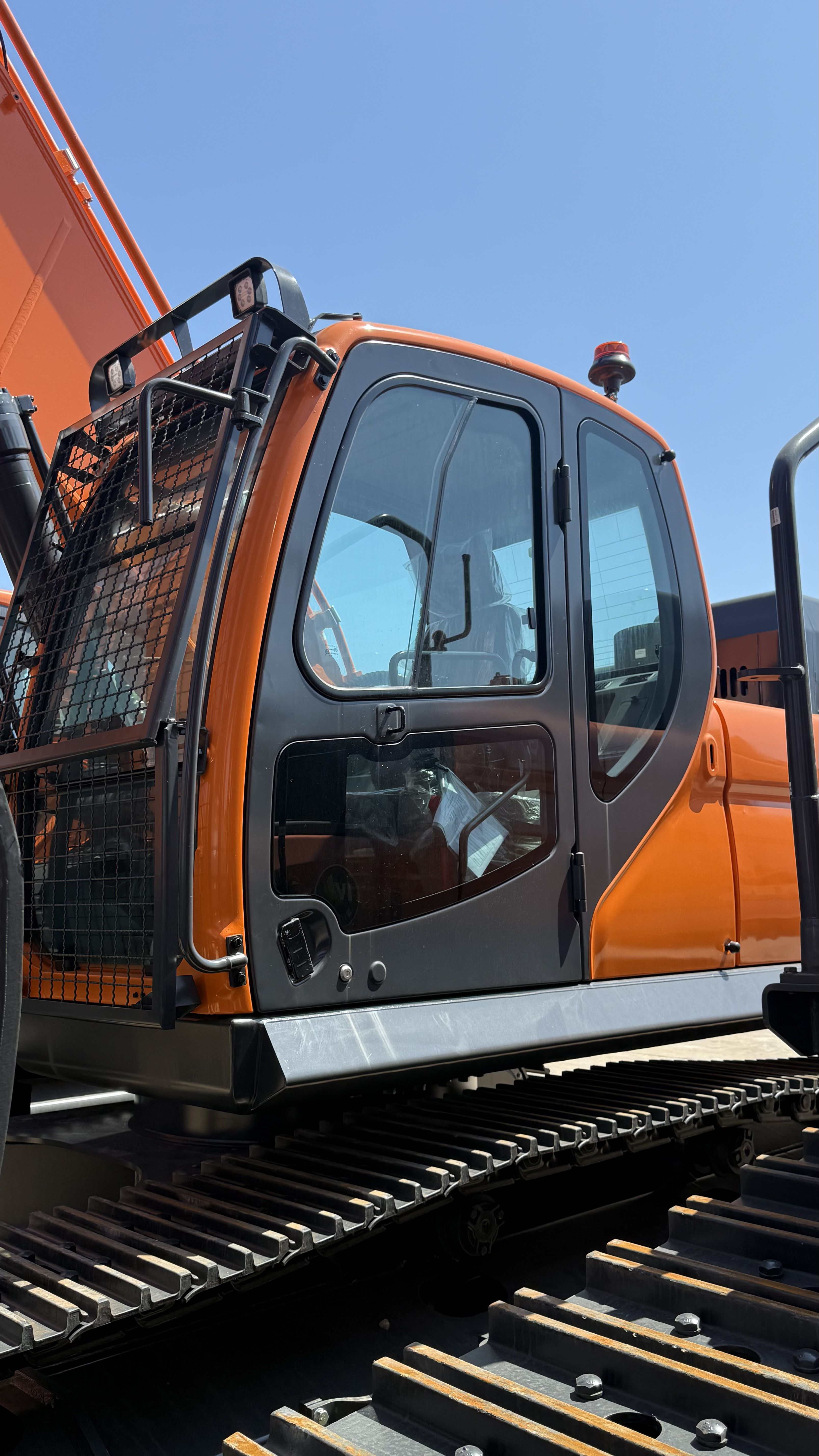 2026 0H Excavator Develon DX300LC-7B