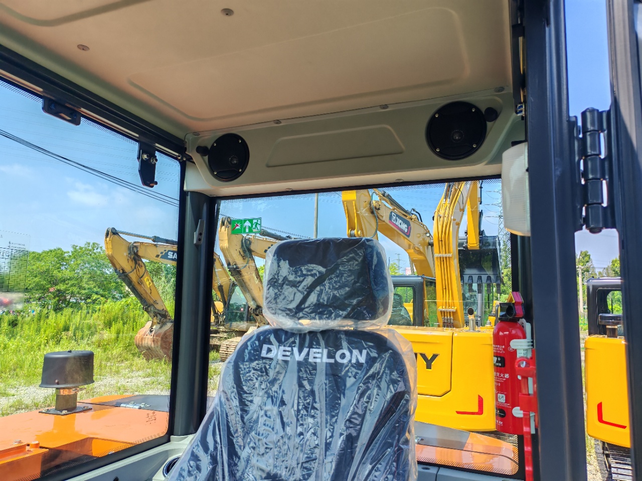 2026 0H Mini excavator Develon DX60D-10